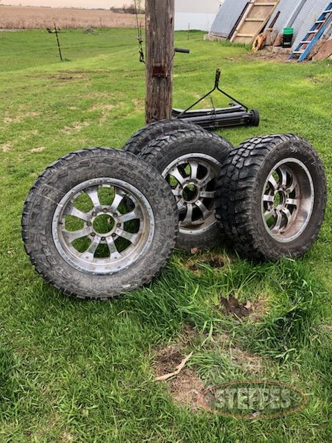 35x12.5R20LT tires on aluminum 8x6.5 bolt rims,_1.JPG